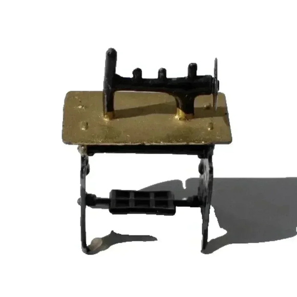 VINTAGE METAL MINI Miniature Doll House Treadle Sewing Machine - Picture 1 of 4